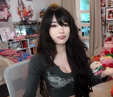 金髪の小人オンリーファンズ ポルノ 画像