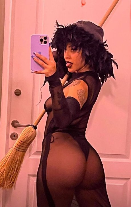 黒人のオンリーファンズ アートヌード 画像