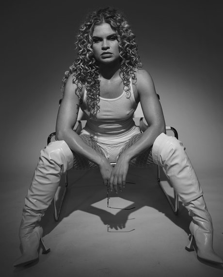 アナル乱交オンリーファンズ ポルノ 写真