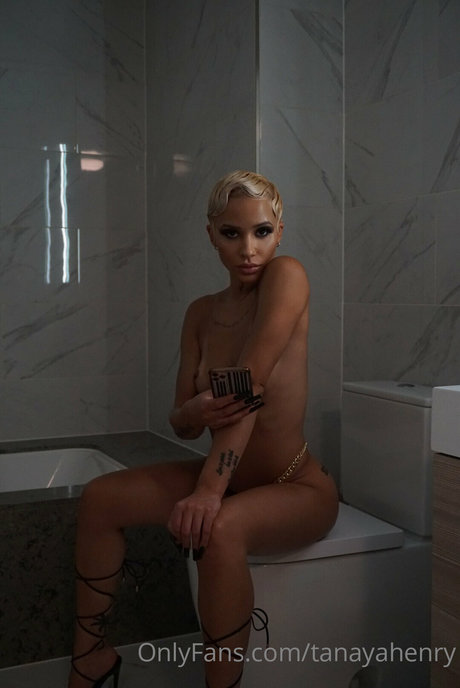 デカ尻ジーンズ オンリーファンズ 無料 画像