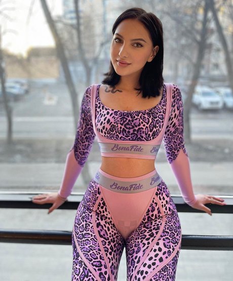 アジアン潮吹き オンリーファンズ 裸 ギャラリー