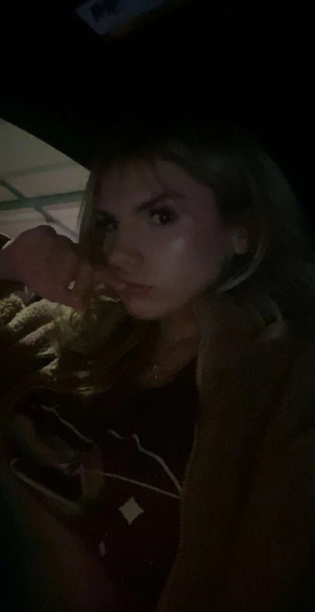 金髪の潮吹きオンリーファンズ 無料 画像