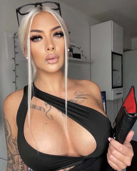 Deminecka_ アダルトモデル ギャラリー