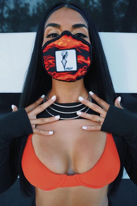 ジャークオンリーファンズ セクシー裸 画像