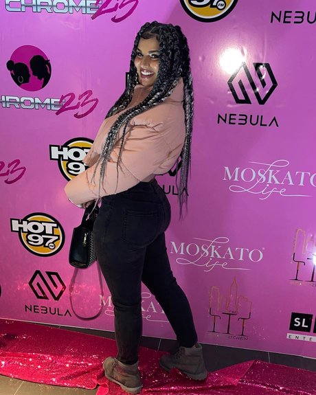 ティーンレズビアンオンリーファンズ ホット 写真