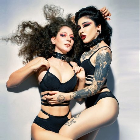 Nico Aroy ポルノスター セックス アーカイブ