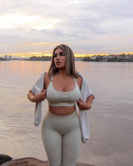 ジャークオンリーファンズ ポルノ 画像