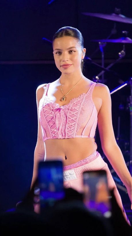 Emi Mermes 女優 写真