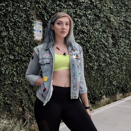 超デブおばあちゃんオンリーファンズ ホット裸 写真