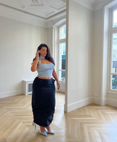 ダウンオンリーファン ヌード 画像