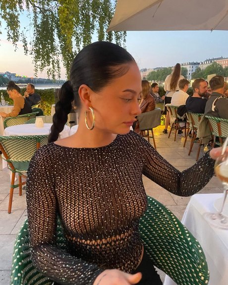 裸の女の子オンリーファンズ 無料 写真