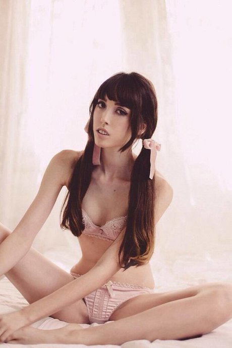 曲線美のブロンドオンリーファンズ 無料 写真