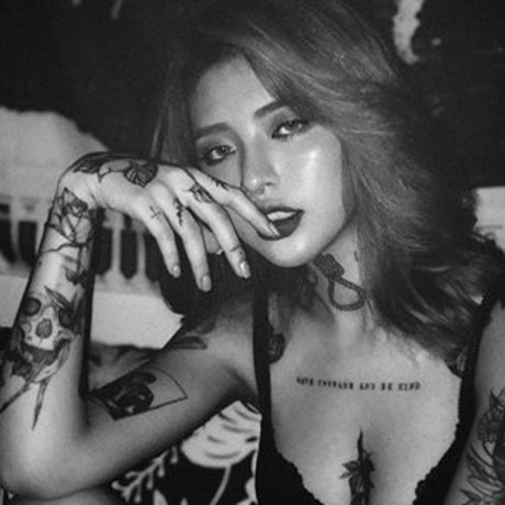 Andy blossom ヌードのポルノスター 写真