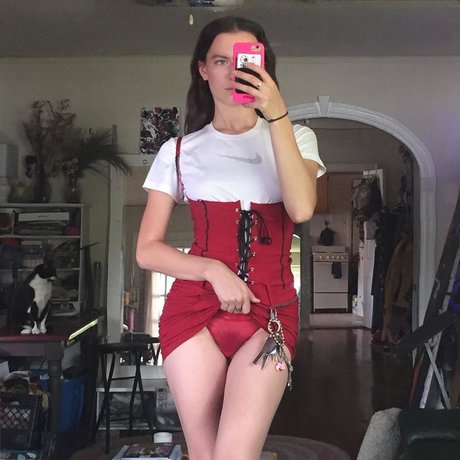 Brooke Lynn Mitchell ホットスター 写真