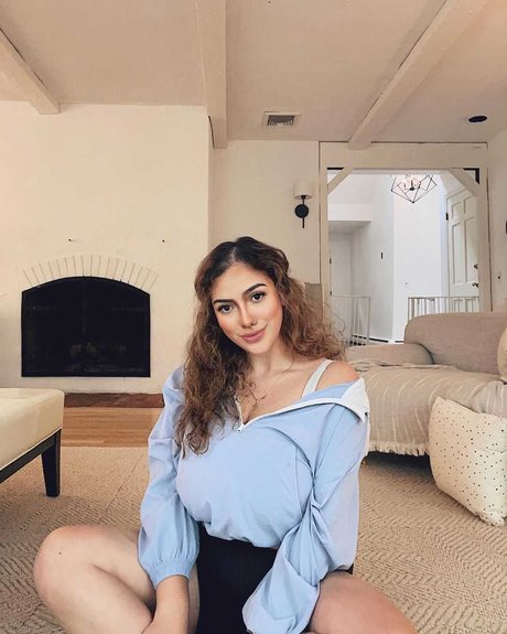 Ivel Pesantez 完璧な女優 写真