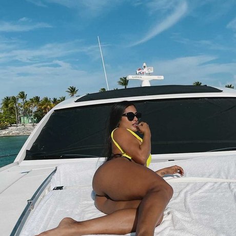 Sunny Doria Vargas ポルノスター 素敵 写真