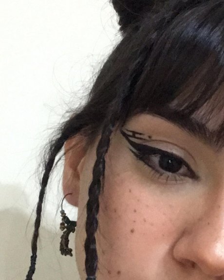 ランジェリーヌードオンリーファンズ ホットポルノ 写真