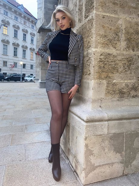 Alexandra Frenkel 可愛い女優 写真