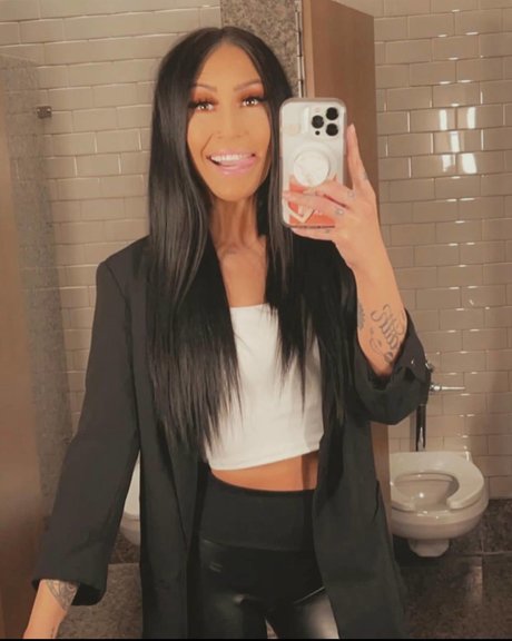 Makayla Mackie_ 裸の女優 写真