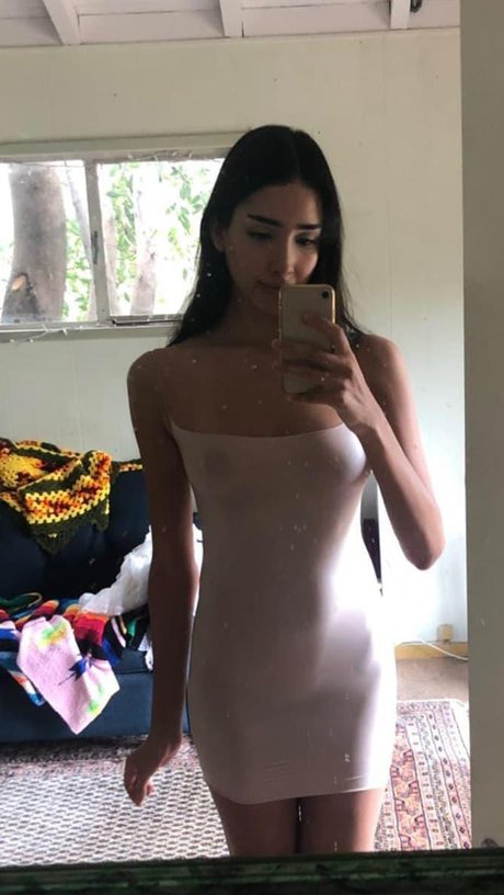 Zion Moreno 裸の女優 写真