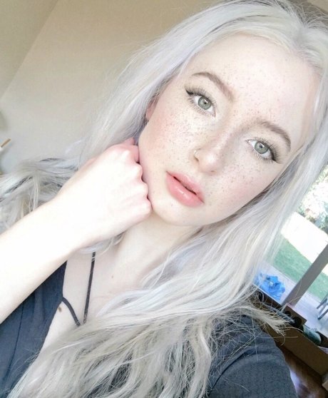 Caelyn Mathews ヌードのポルノスター 写真