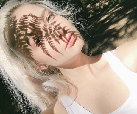 Caelyn Mathews エロティックなモデル アーカイブ