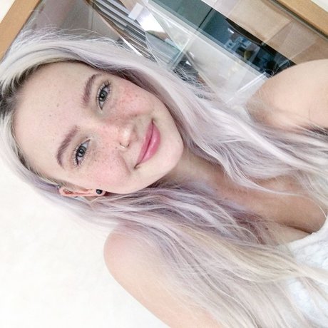 Caelyn Mathews ポルノスター トップ 写真