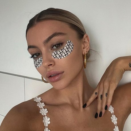 痩せた赤毛のオンリーファンズ 可愛い 画像