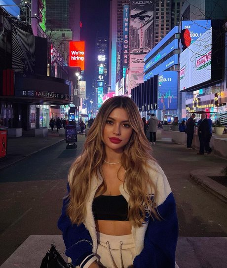 お尻を広げるオンリーファンズ 限定 写真