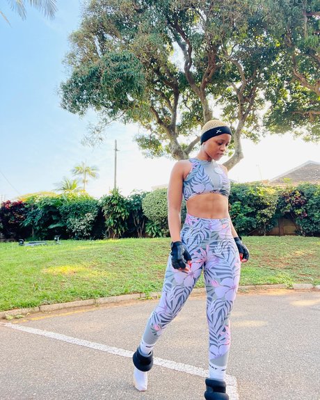 Sharon Gambu かわいいモデル アーカイブ