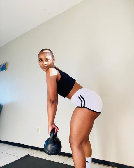 Sharon Gambu アダルトスター 写真