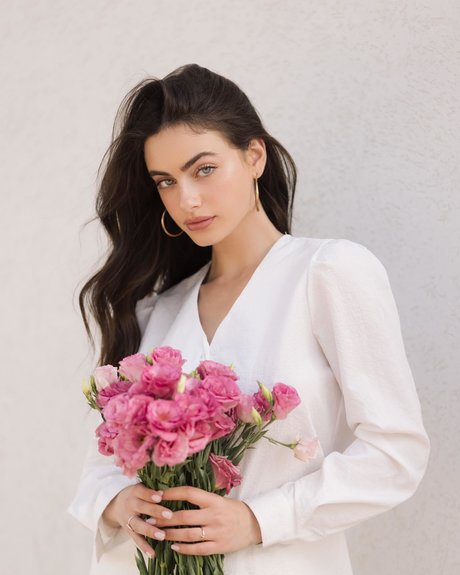 Yael Shelbia ヌードスター 画像