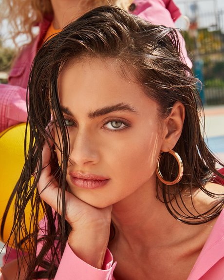 かわいいブロンドのオンリーファンズ パーフェクト 画像