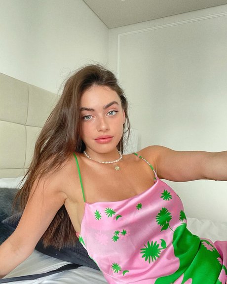 Yael Shelbia ポルノスター アダルト 画像