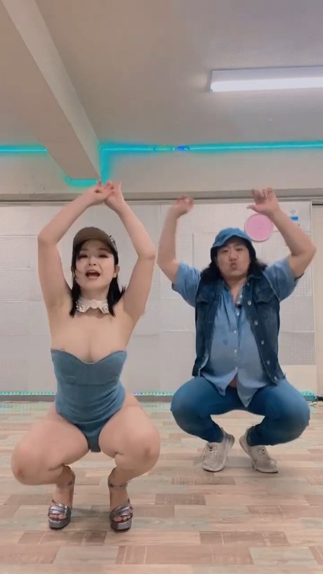 Lina Iuchi 独占ポルノスター 写真