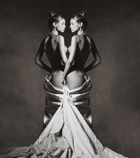 かわいいブロンドのオンリーファンズ セクシーヌード 写真