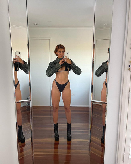 Ambra Guiotto スター xxx 写真