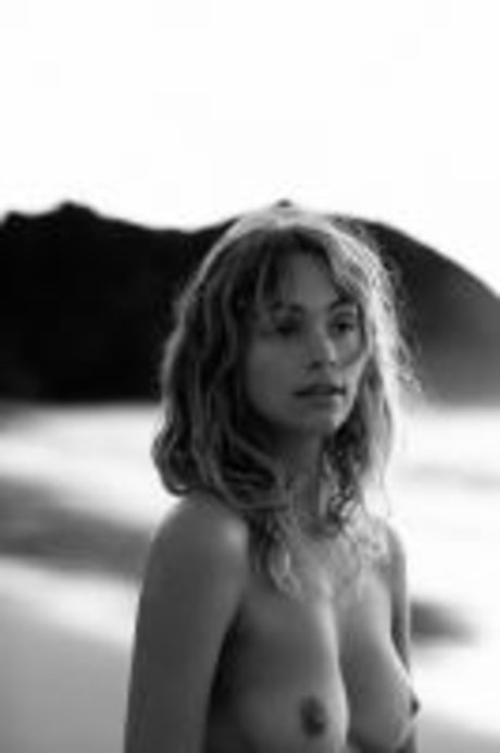 Nikki Hillier ポルノスター セックス ギャラリー