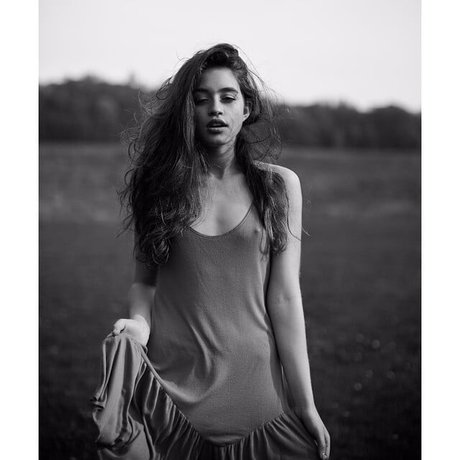 巨乳オナニーオンリーファンズ ホットヌード 画像