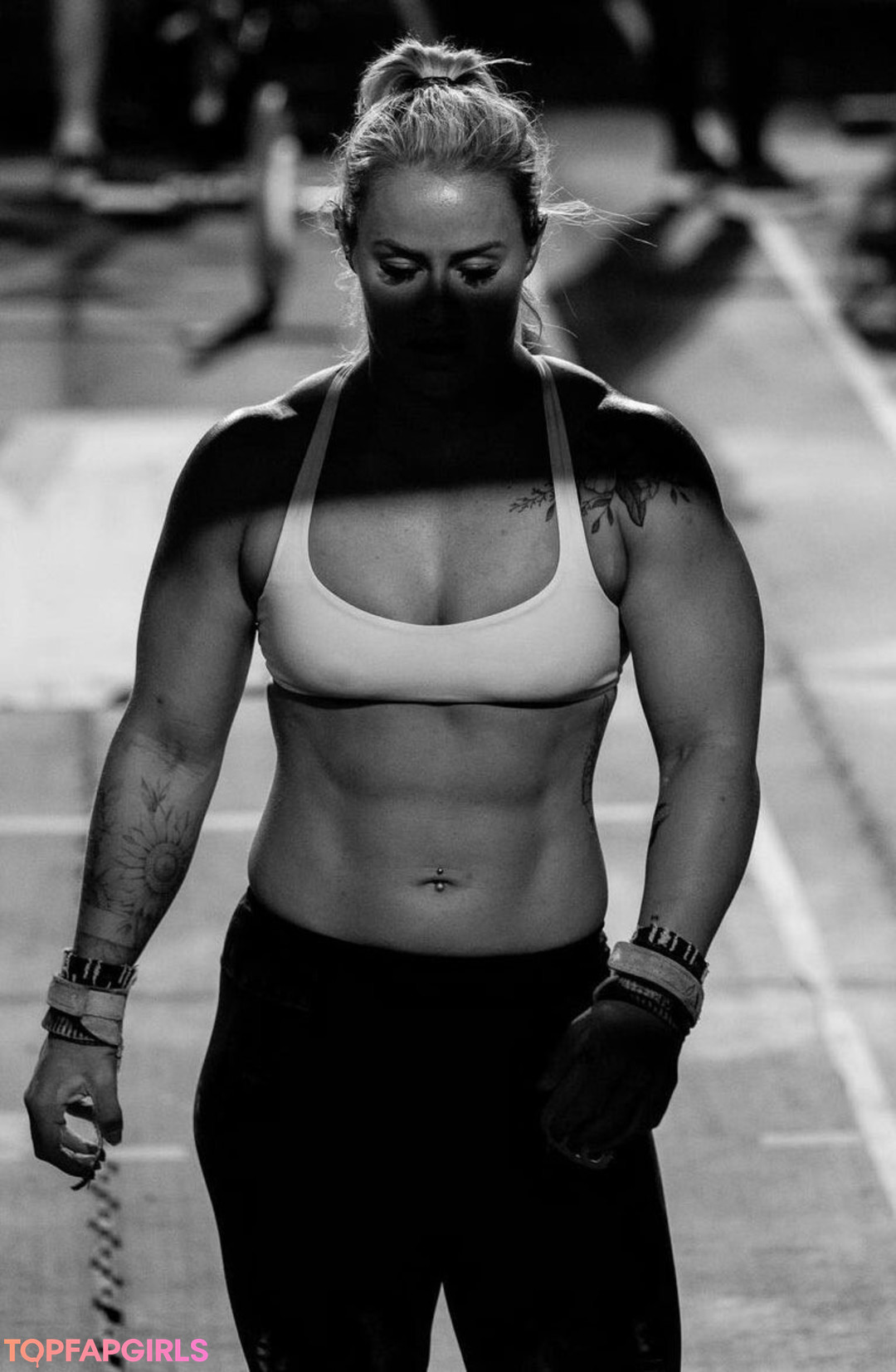 巨乳オナニーオンリーファンズ アートヌード 写真