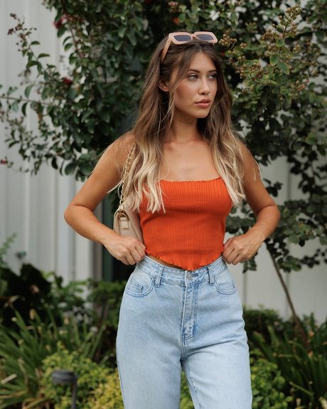 アラブ人妻オンリーファンズ アートポルノ 写真