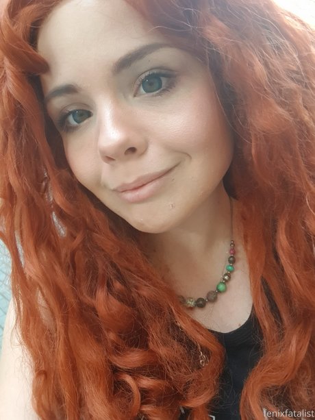 エモな痴女オンリーファンズ ポルノ ギャラリー