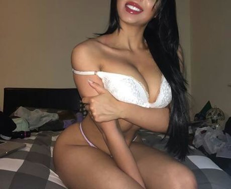 巨乳ラテン系オンリーファンズ 無料 写真