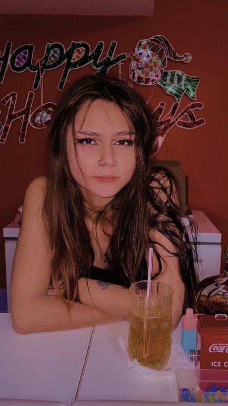 フィットネスプッシーオンリーファンズ アートヌード 画像