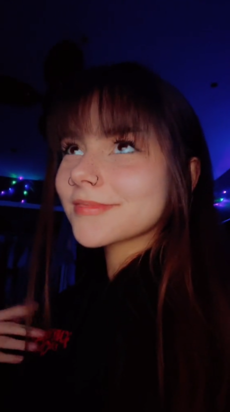 小柄な足オンリーファンズ セクシーヌード 画像