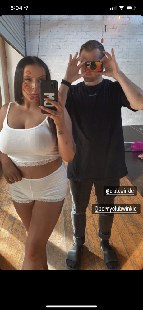 Courtney Maloney かわいいスター ギャラリー