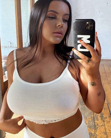 Courtney Maloney かわいいモデル 写真