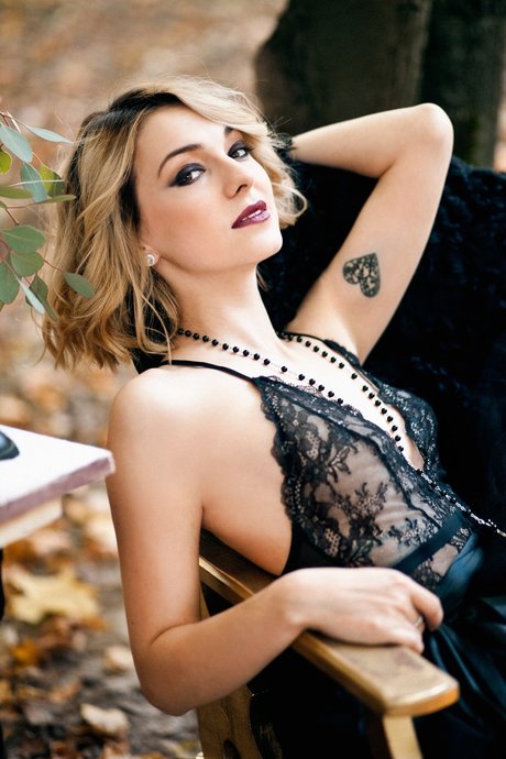 Dear Iris エロティック女優 写真