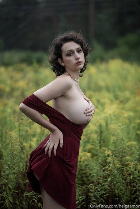 Helga Amor 無料女優 写真