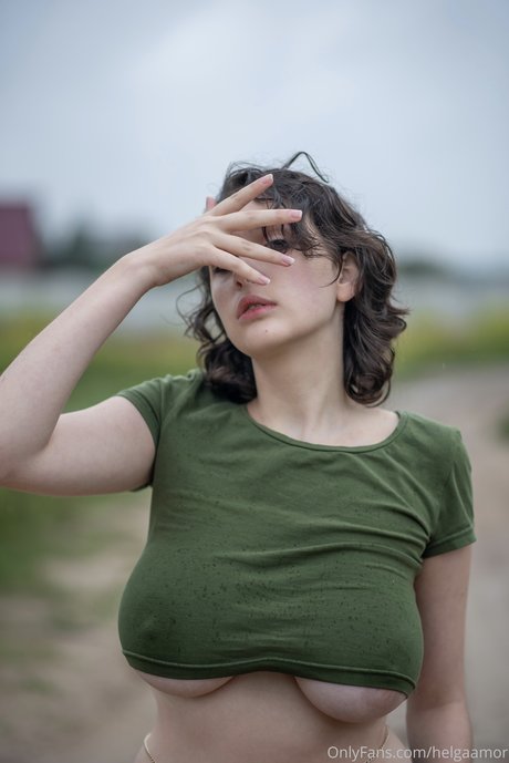 Helga Amor xxx女優 写真